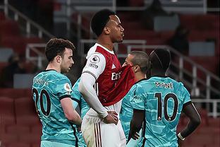 Light拿出VN表现低迷，水晶哥直接嘲讽，玩得没有uzi一半好