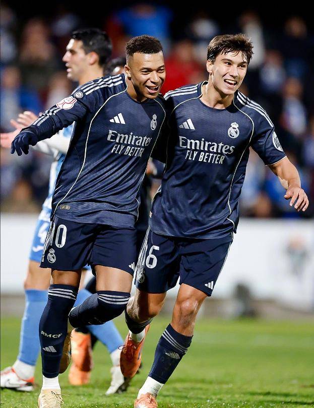 41岁依旧巅峰！詹姆斯用实力证明时间无法阻挡他的传奇